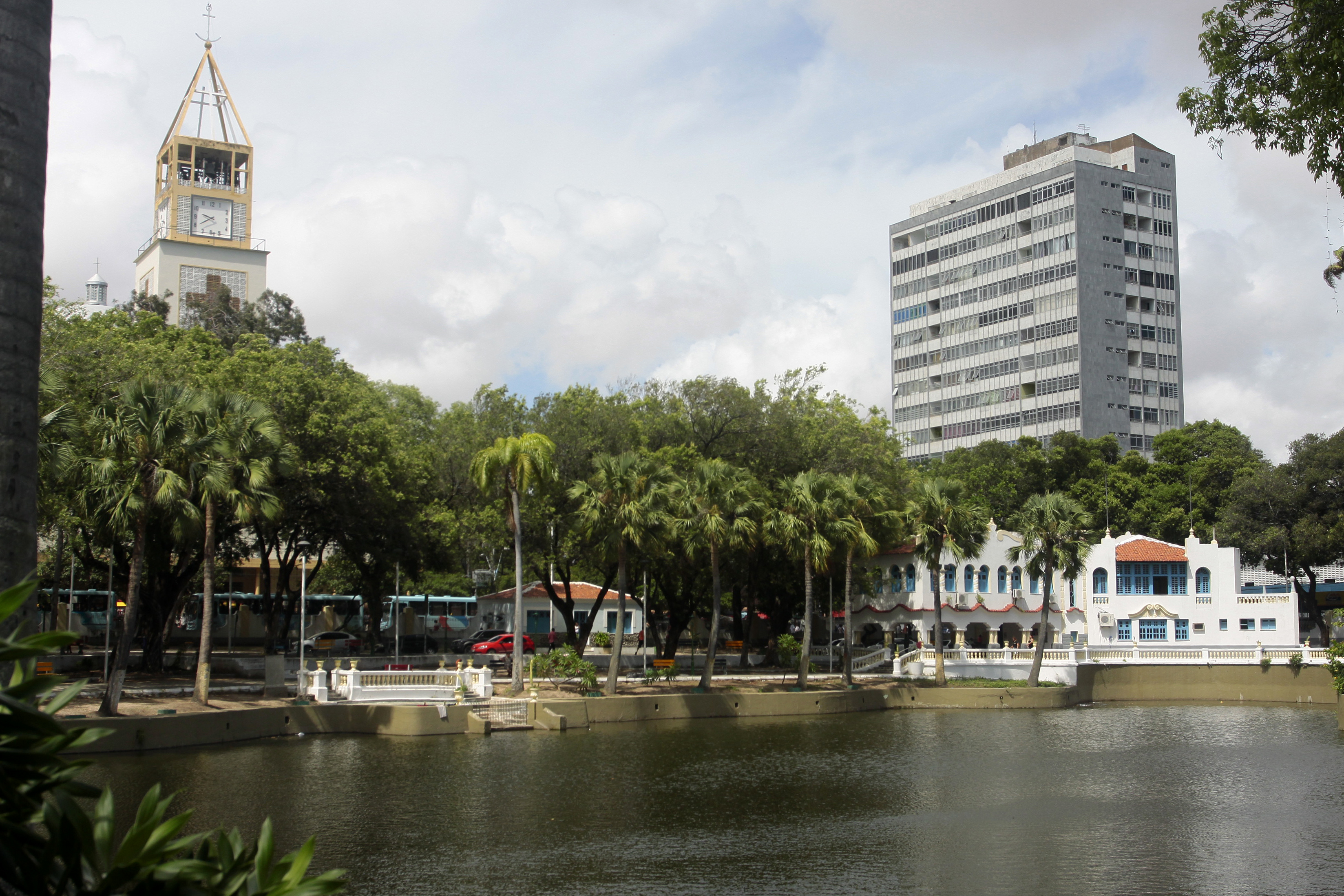 Foto mostra lagoa que existe no Centro da Cidade da Criança